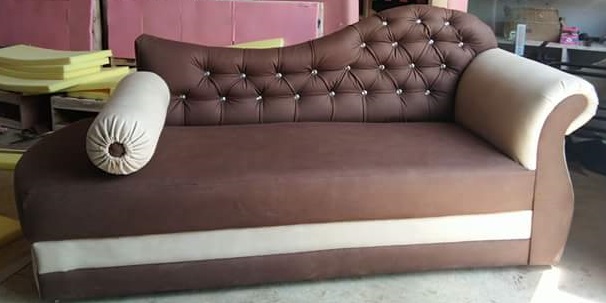 Queen-Size Coat with Belt without Storage